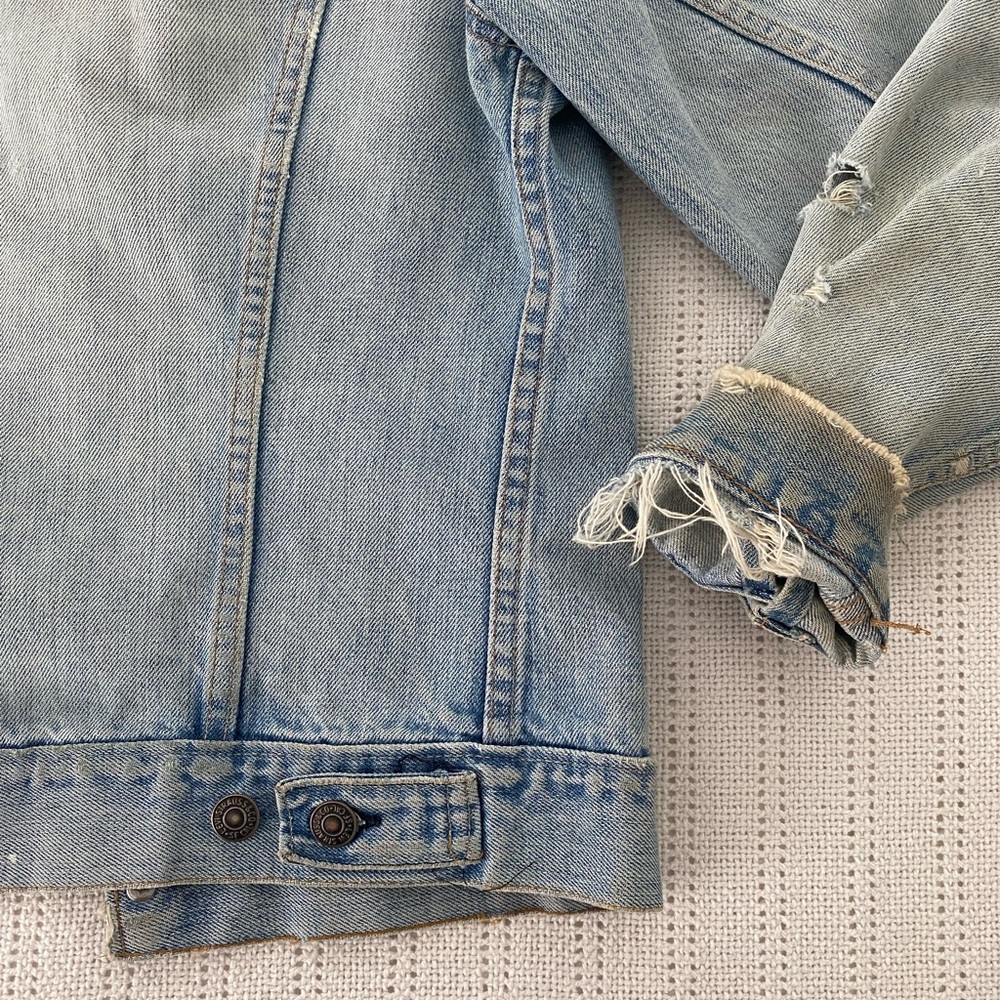 Levi’s Vintage Oversized Distressed Jean Jacket - Picture 14 of 14